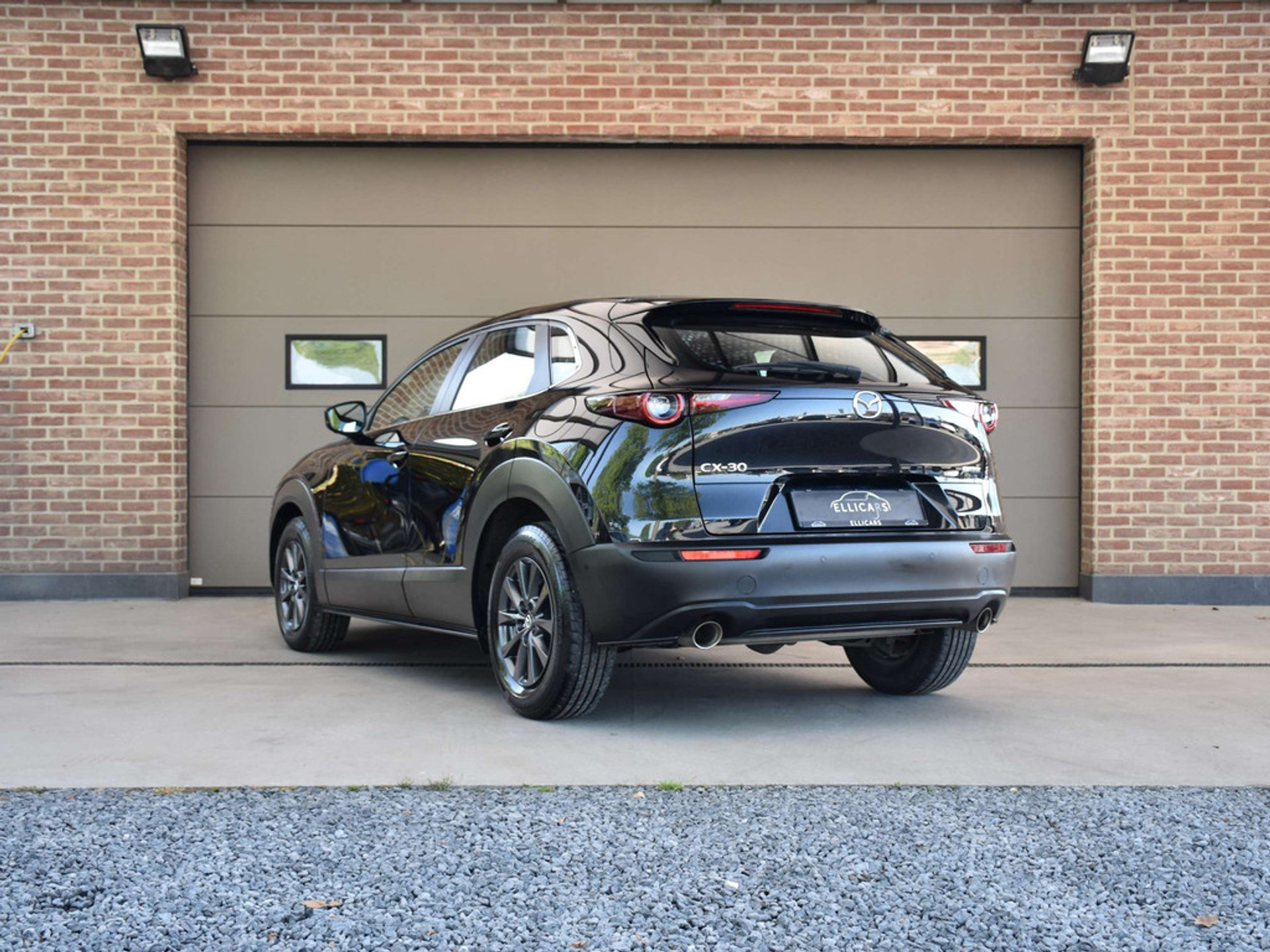 44716969-4.jpg
