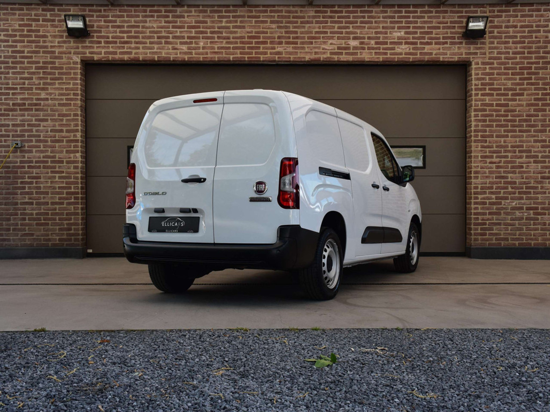 45916129-6.jpg
