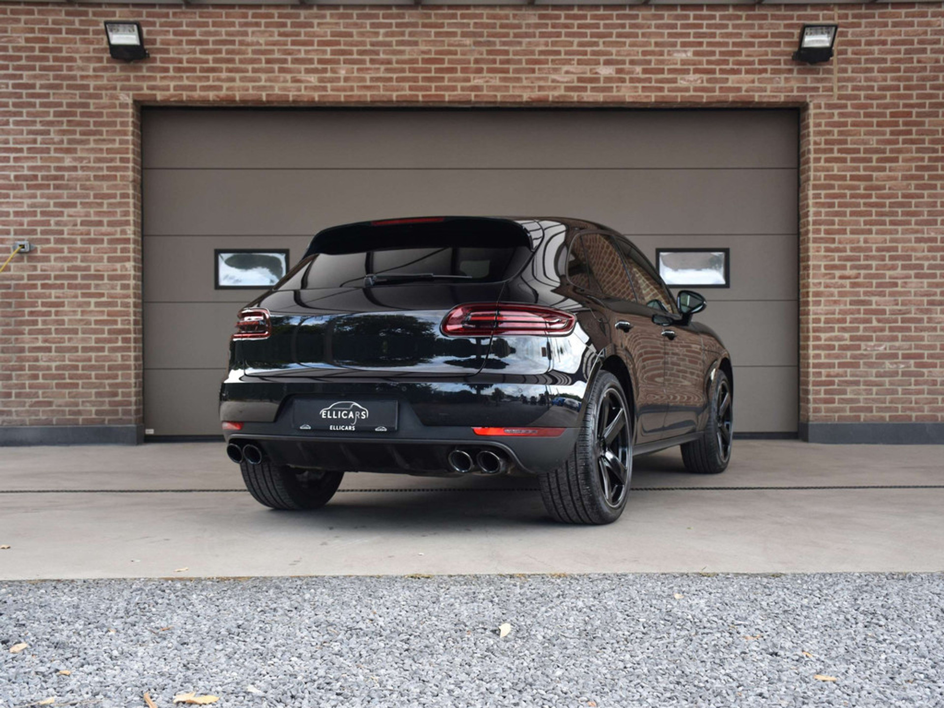47231656-6.jpg