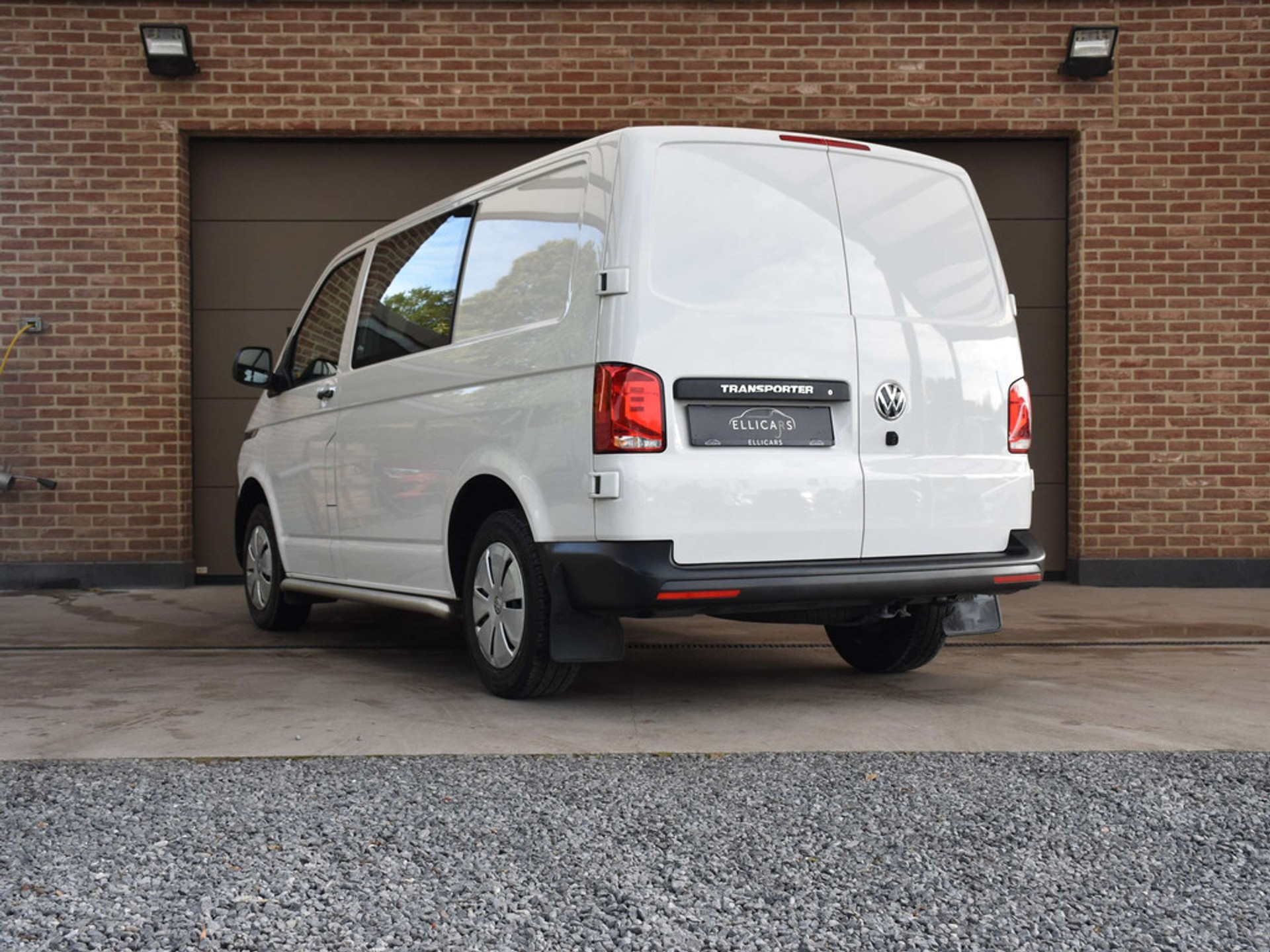 48059788-4.jpg